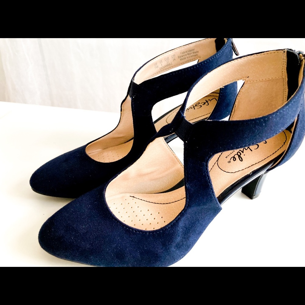 Beautiful black low heels.